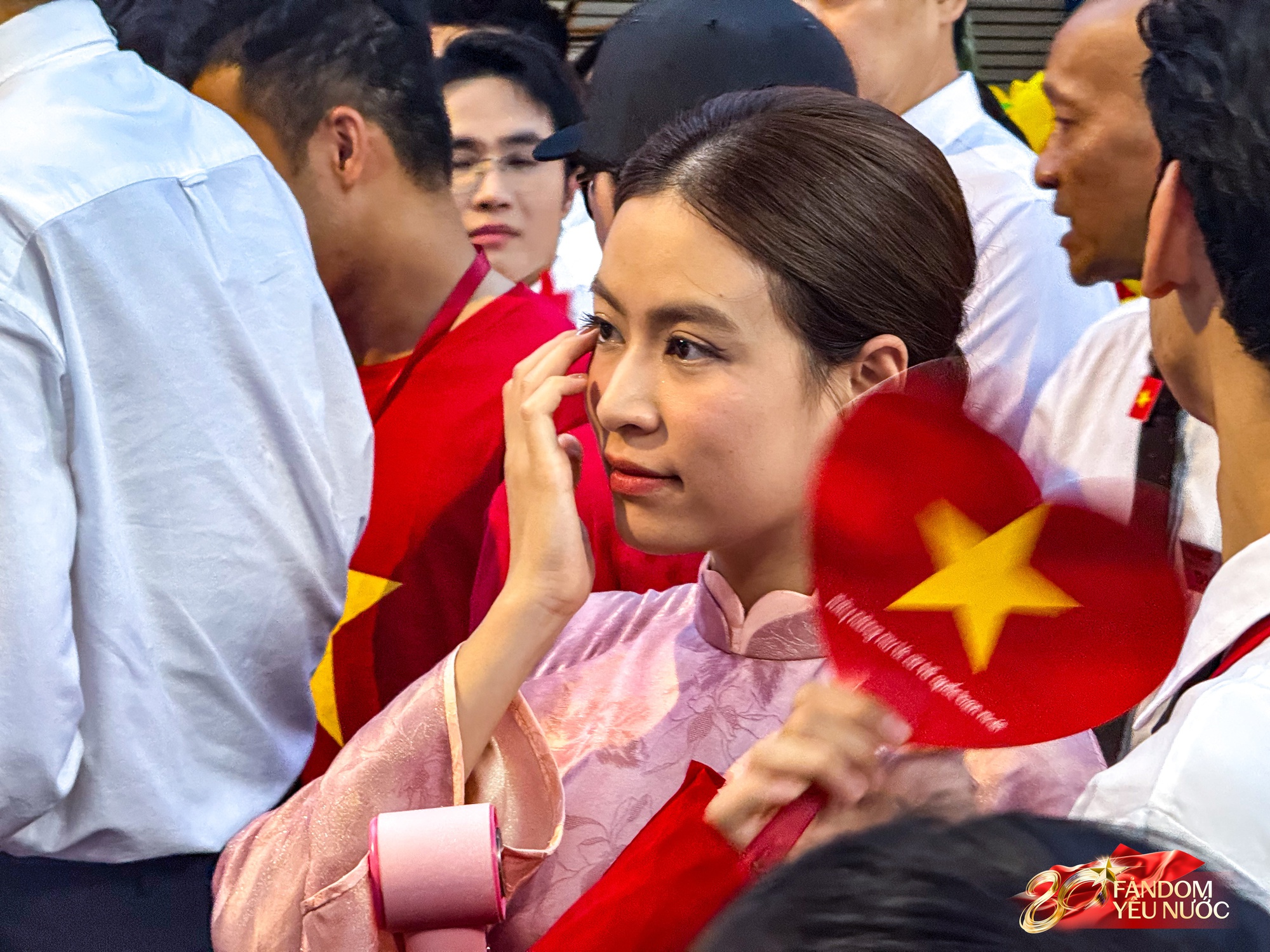 Cận cảnh Hoàng Thùy Linh và Đen Vâu cùng tham gia sự kiện