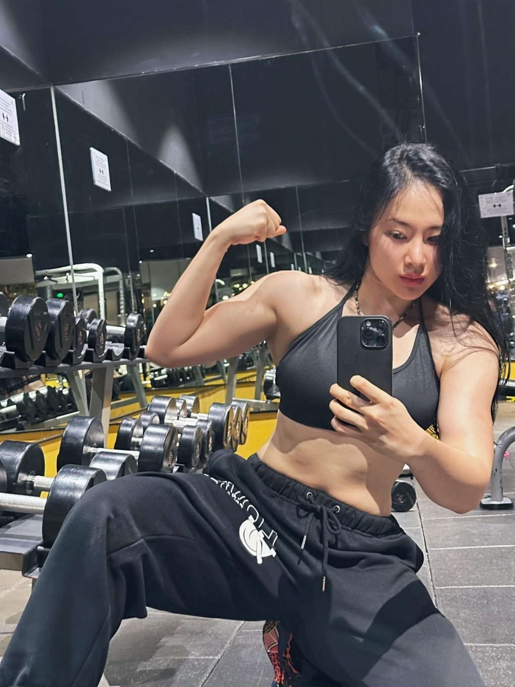 Phong cách tomboy mạnh mẽ của Angela Phương Trinh