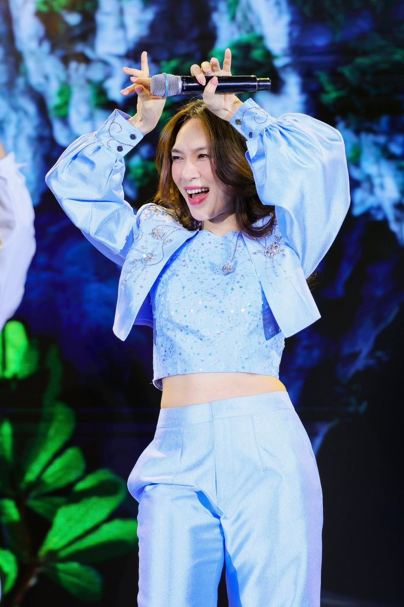 Hình ảnh Mỹ Tâm và Hòa Minzy