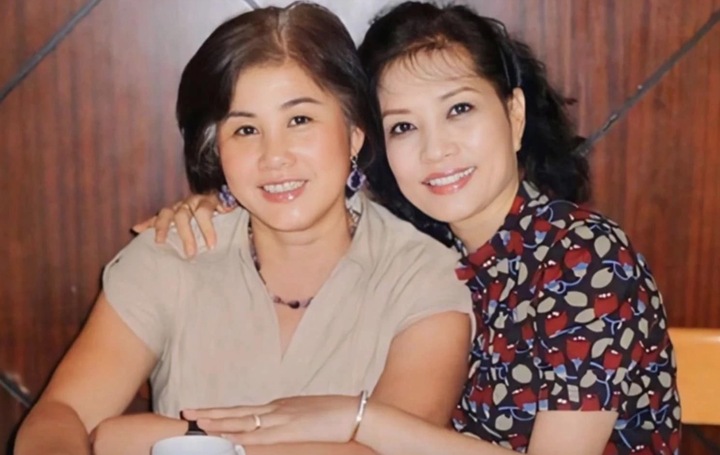 Thúy An gặp gỡ đồng nghiệp
