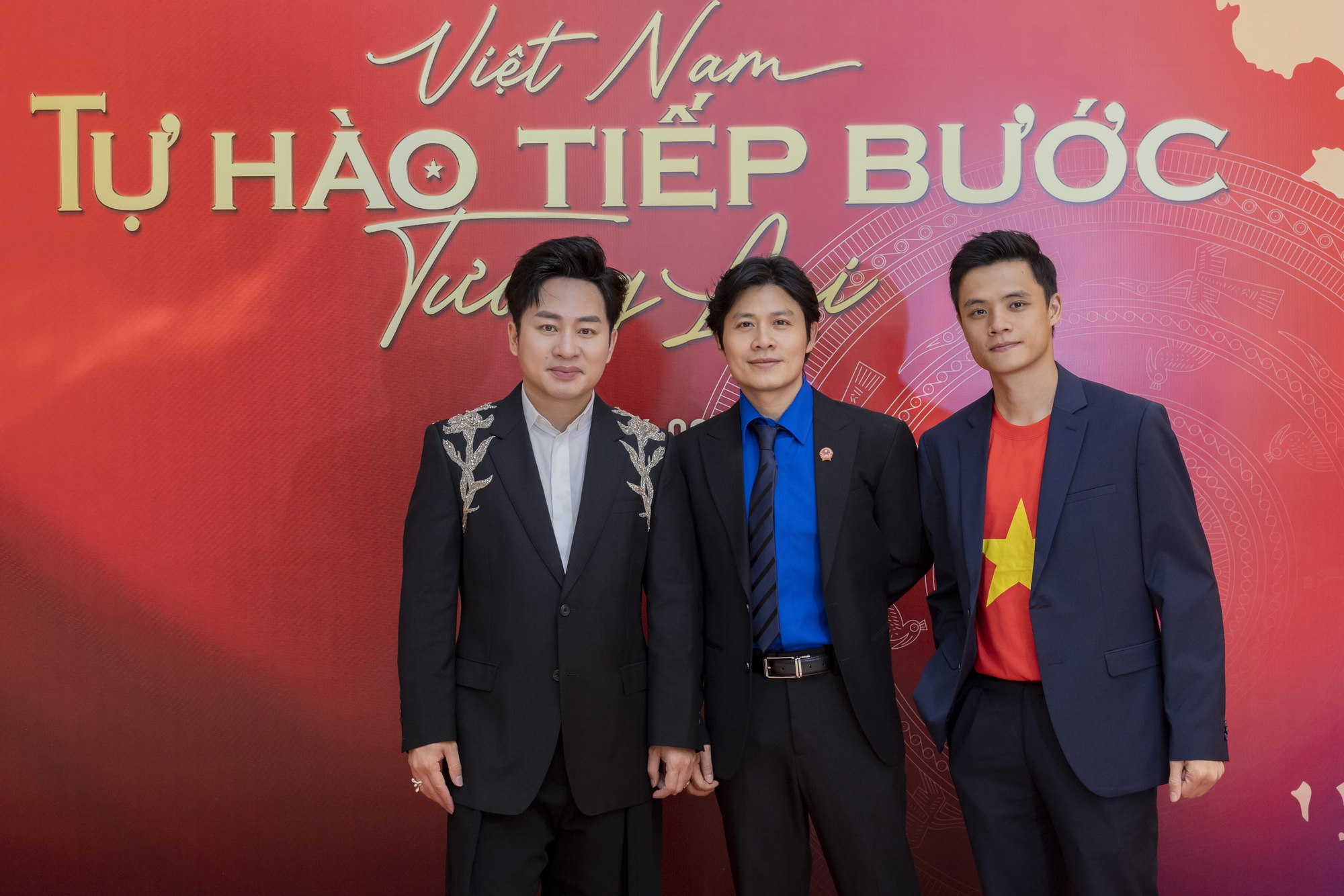 Bộ ba nghệ sĩ trong buổi ra mắt MV