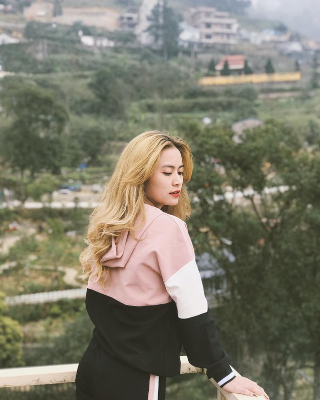 Khung cảnh núi rừng hùng vĩ nhìn từ biệt thự
