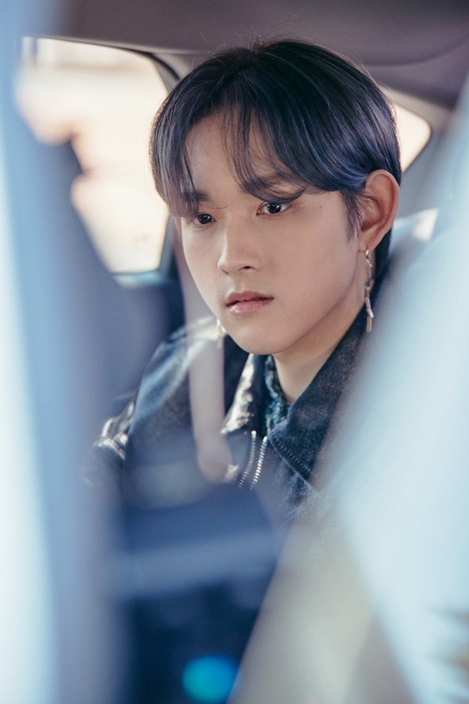 Hwan Hee làm ca sĩ solo