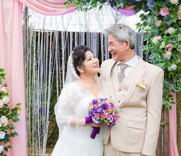 Thanh Hoa lần đầu mặc áo cưới ở tuổi gần 70