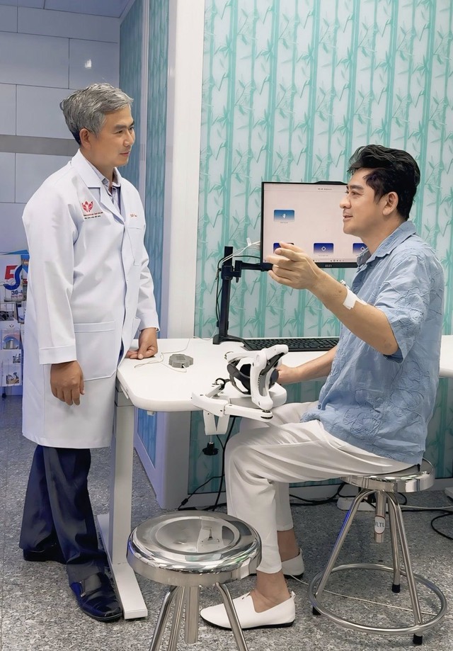 Hình ảnh Huỳnh Anh Tuấn sau đột quỵ