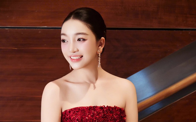 Phạm Anh Khoa và Phạm Thu Hà trong MV Dân tôi ca