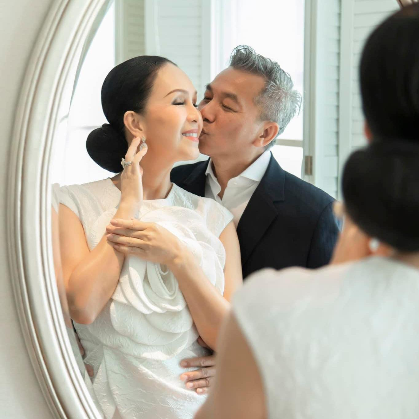 Diễm My kết hôn với doanh nhân Hà Tôn Đức năm 1994