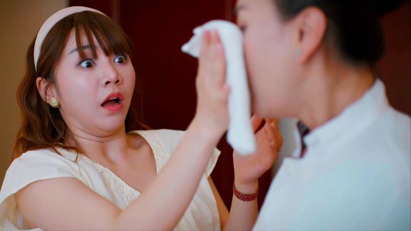 Phim Gió ngang khoảng trời xanh cảnh phục vụ khách sạn