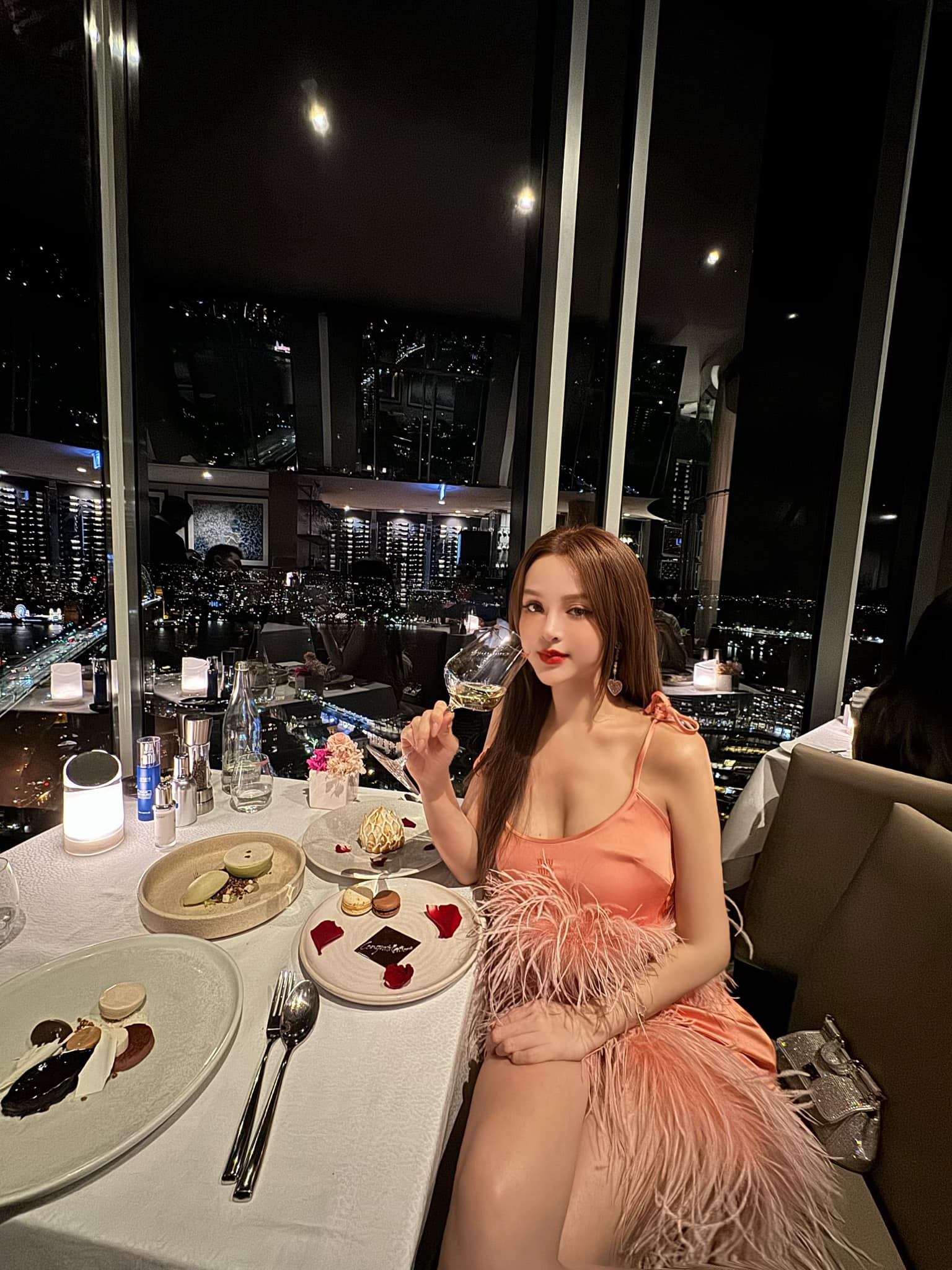 Huyền Baby cùng các con đem lại cảm giác tươi trẻ