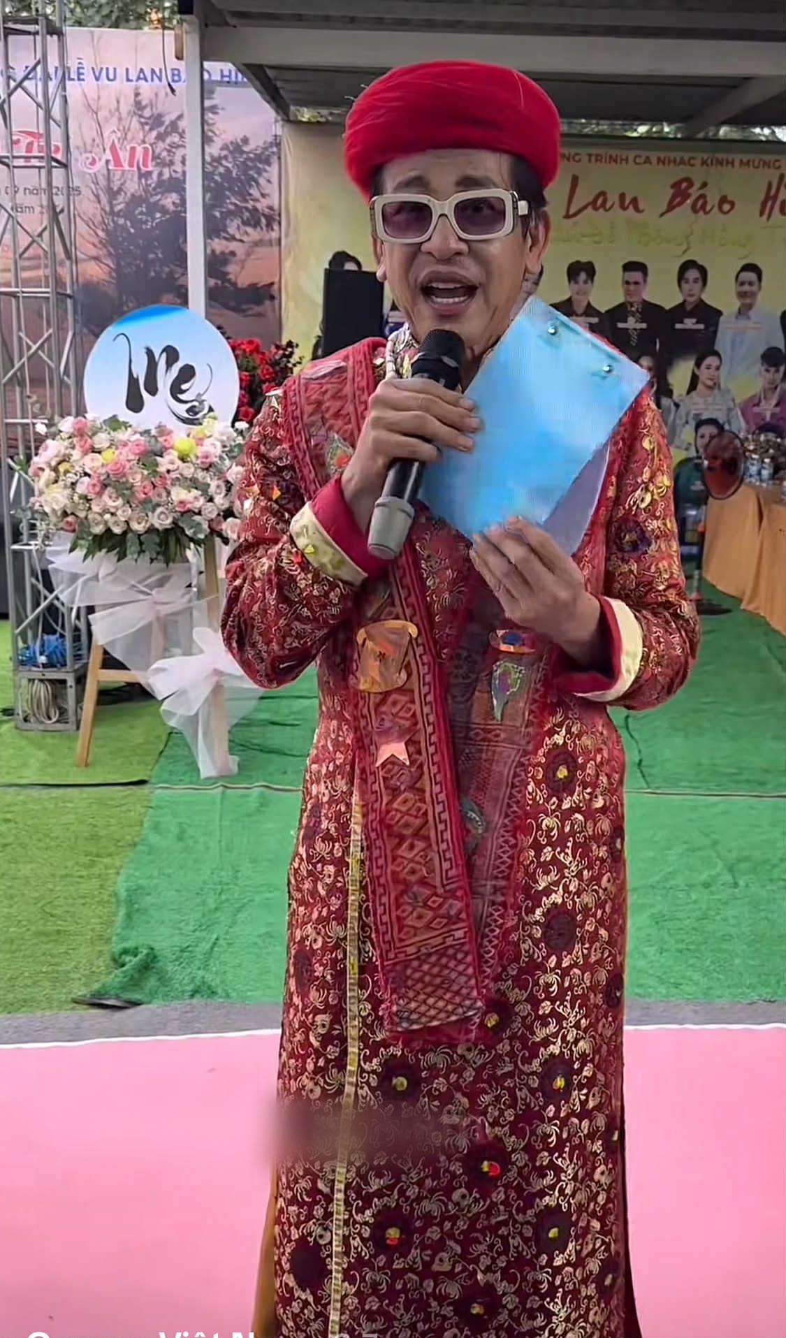 Tạo hình độc đáo khác của MC Thanh Bạch dịp đám cưới