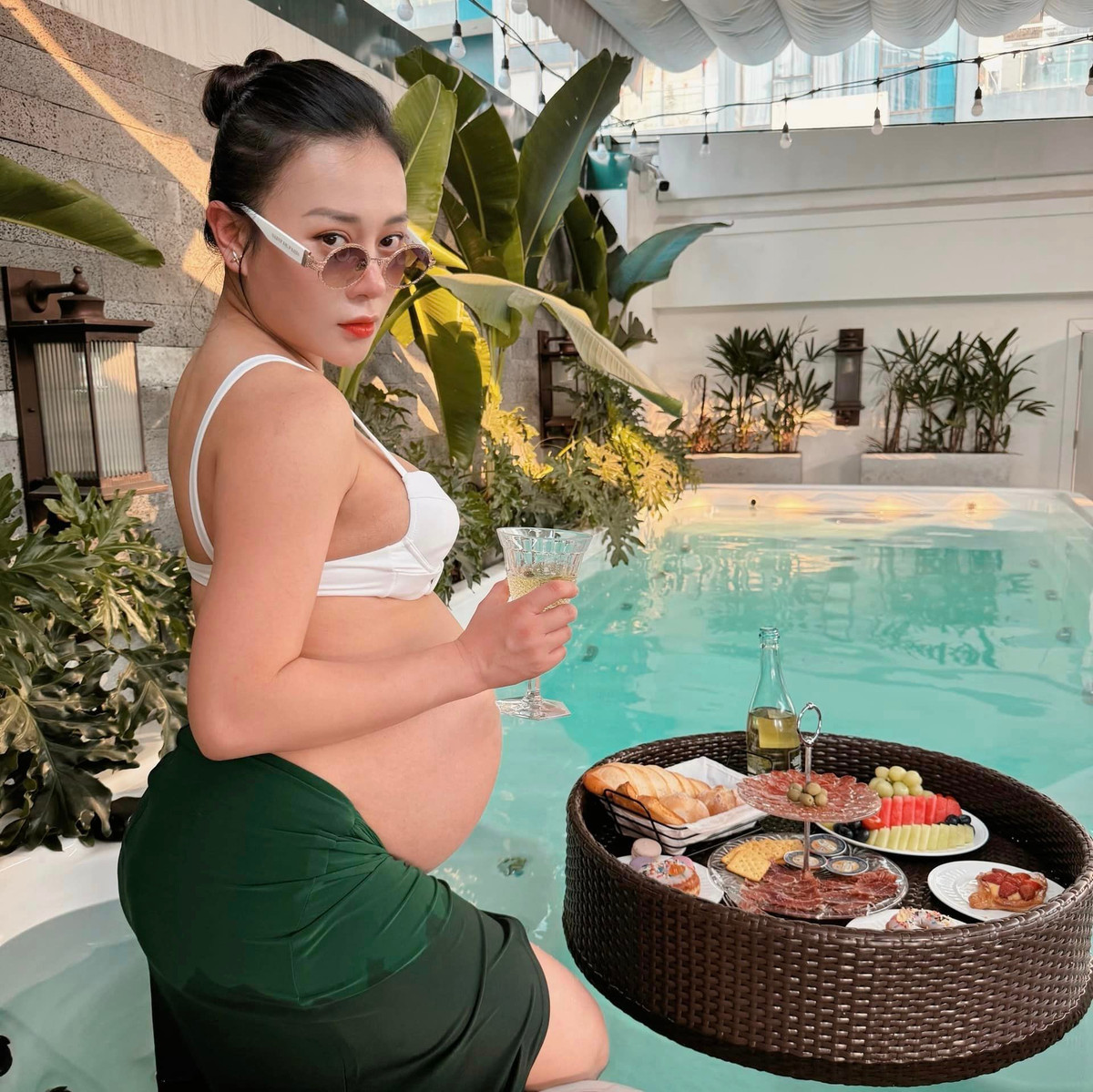 Hồ bơi sang trọng tại biệt thự của Phương Oanh