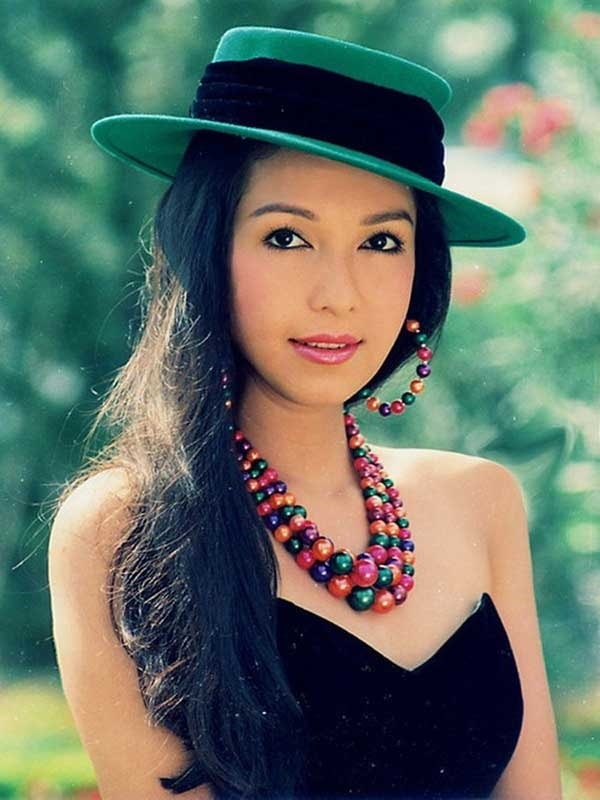 Diễm My cùng các nữ hoàng ảnh lịch Việt Trinh, Thu Hà, Diễm Hương