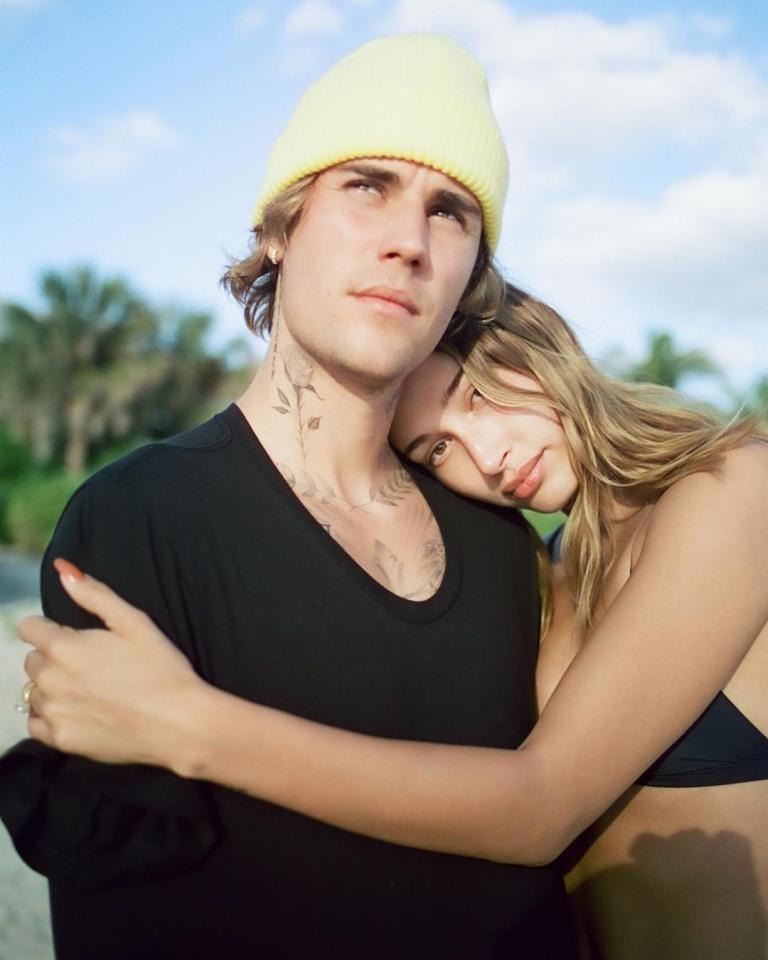 Hailey Bieber hỗ trợ chồng vượt qua khó khăn tâm lý