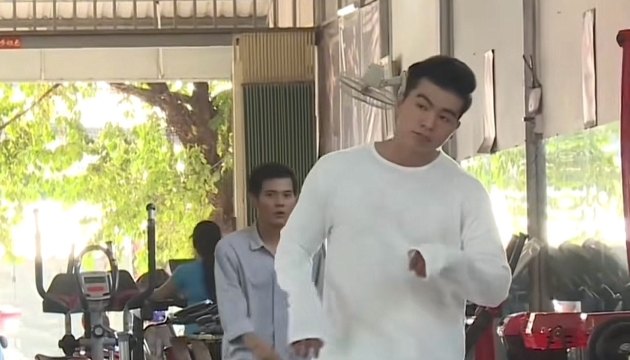Video phản ứng hài hước của bạn diễn