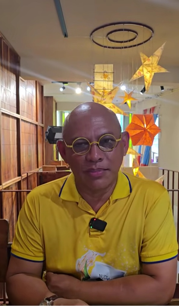 Color Man tại tiệm nước