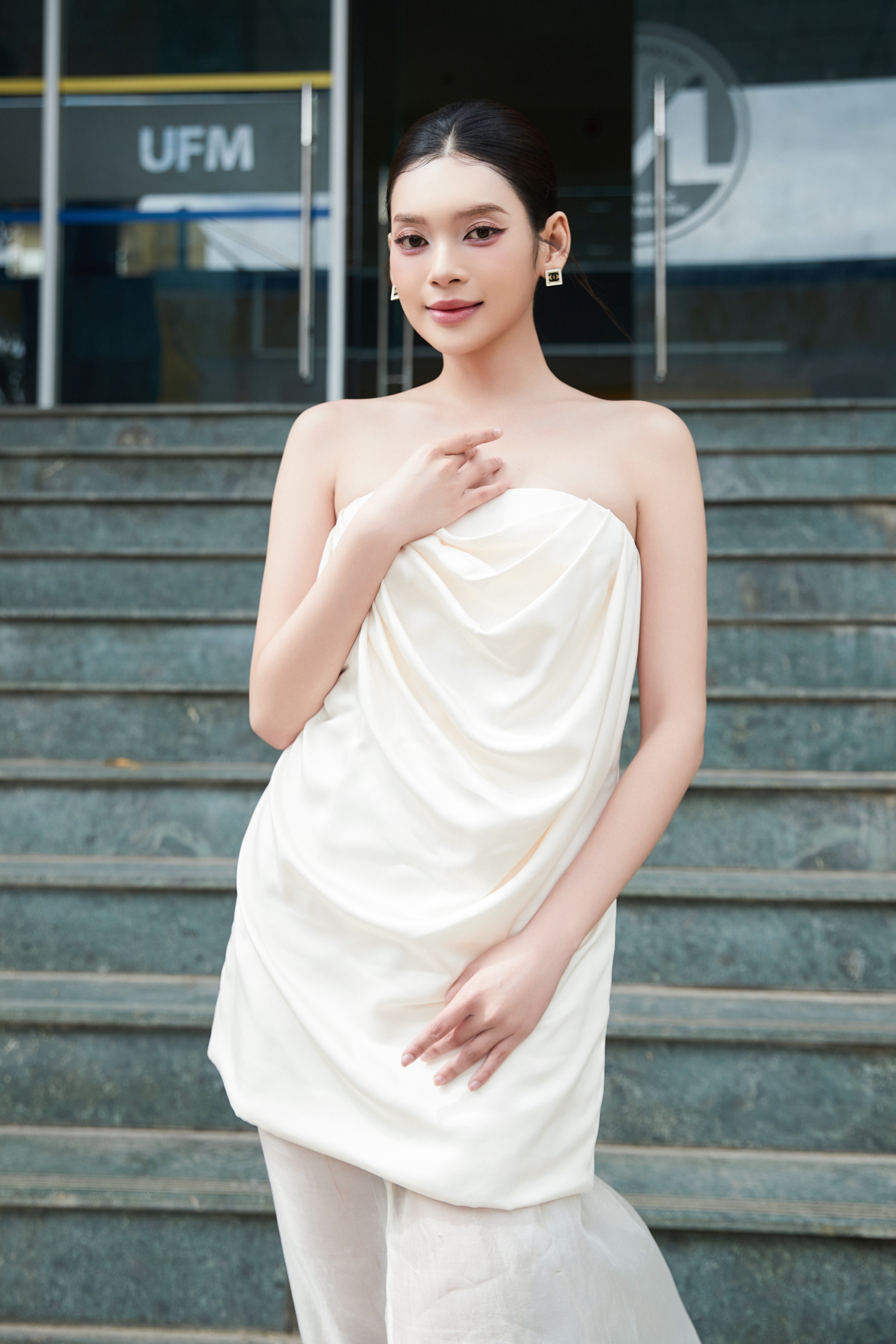 Hoa hậu Nguyễn Hoài Phương Anh trong trang phục giản dị
