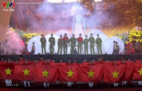 Dàn diễn viên Mưa Đỏ tận hưởng hòa bình hiện tại
