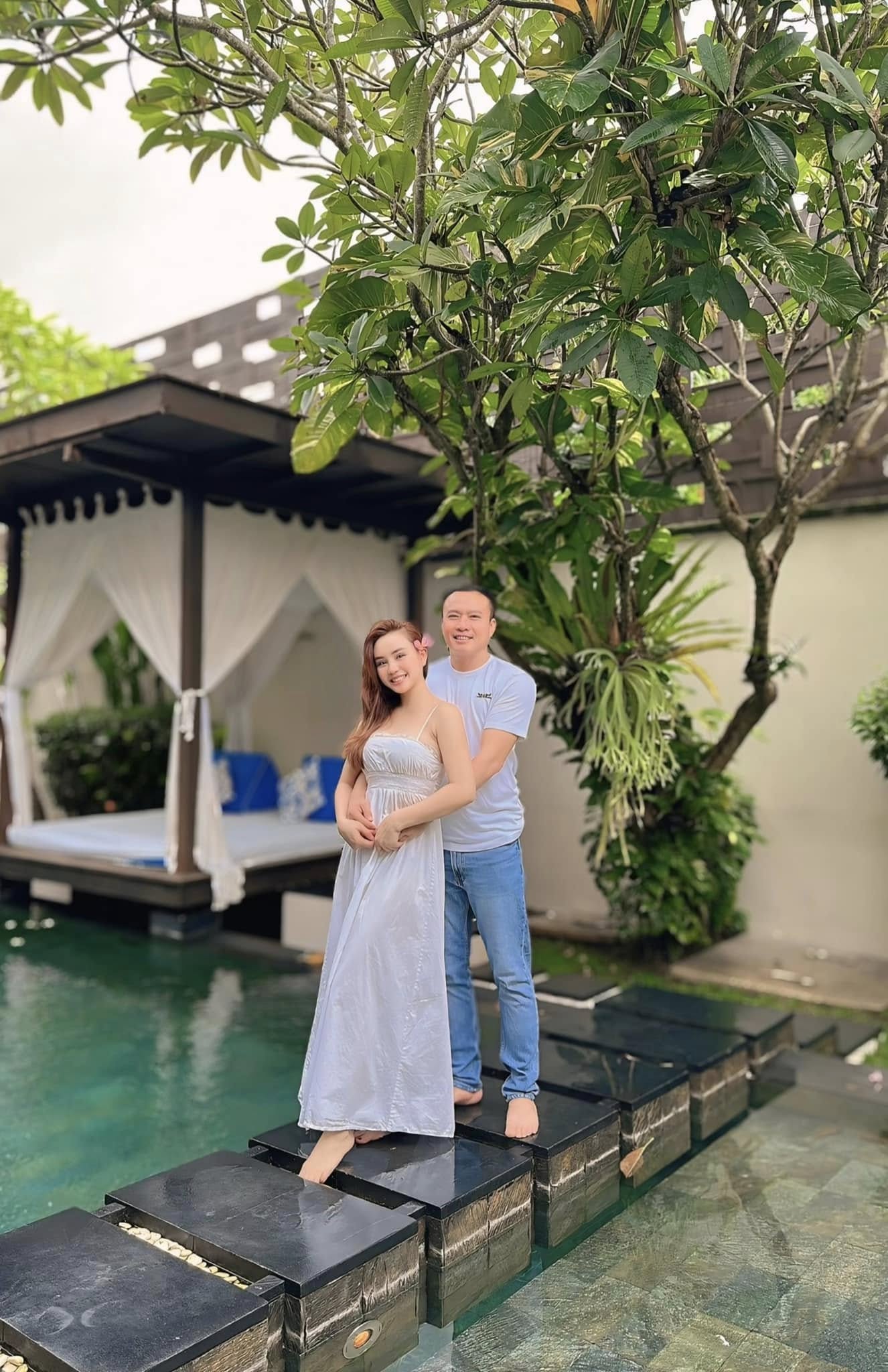 Chồng Vy Oanh yêu thương vợ