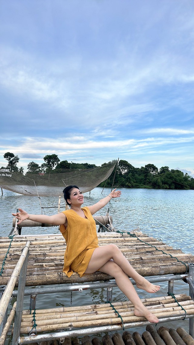 Nhan sắc thời kỳ gần 50 của Anh Thơ