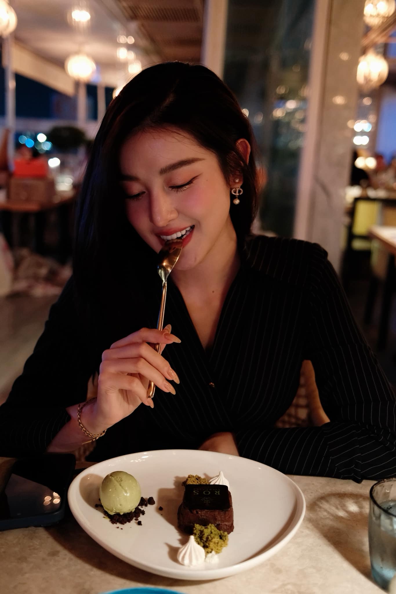 Á hậu kín tiếng trong chuyện tình cảm