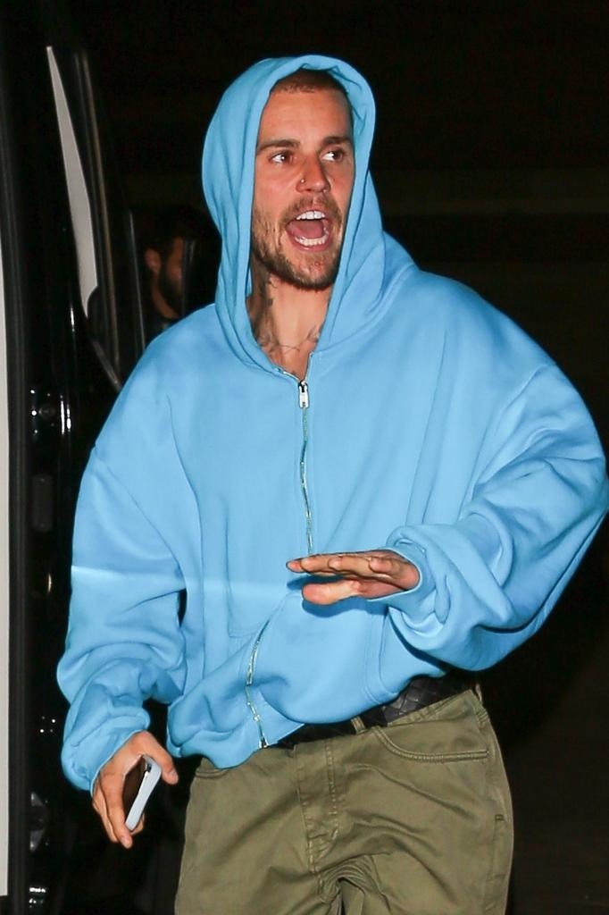 Justin Bieber hút cần sa công khai