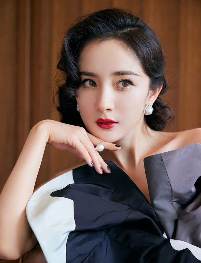Dương Mịch gương mặt thanh thoát