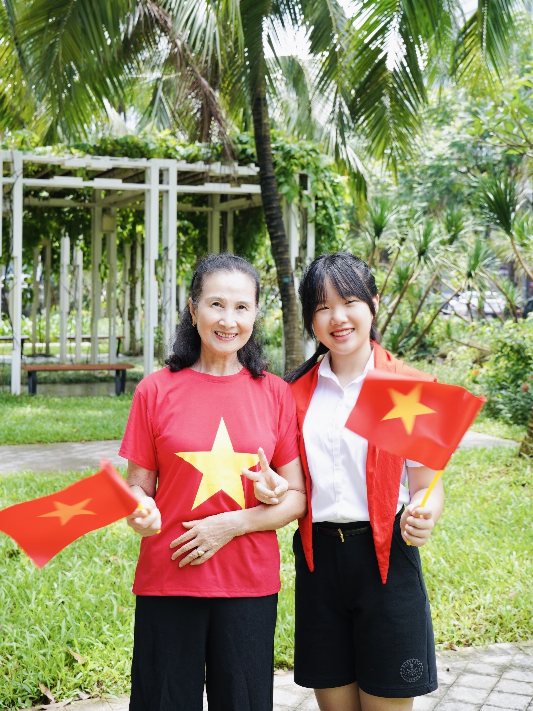 Con gái và mẹ BTV Mùi Khánh Ly