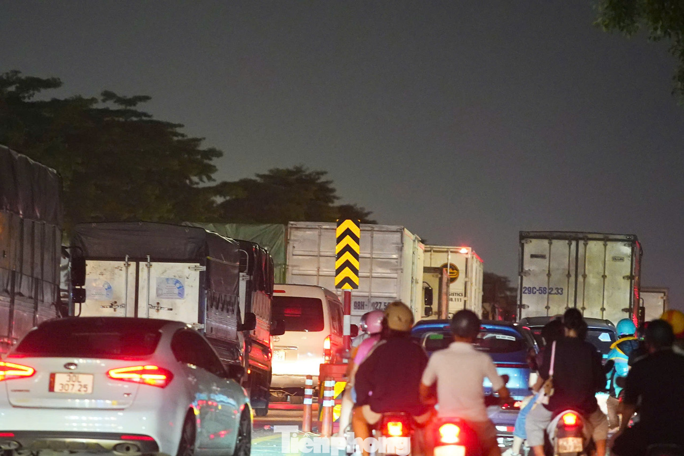 Khu vực quanh Trung tâm Triển lãm Quốc gia dần trở nên yên tĩnh