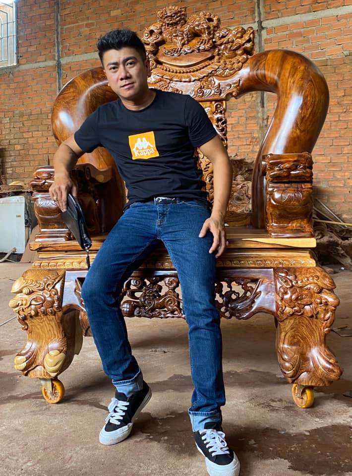 Showroom đồ gỗ mỹ nghệ của Trương Đan Huy