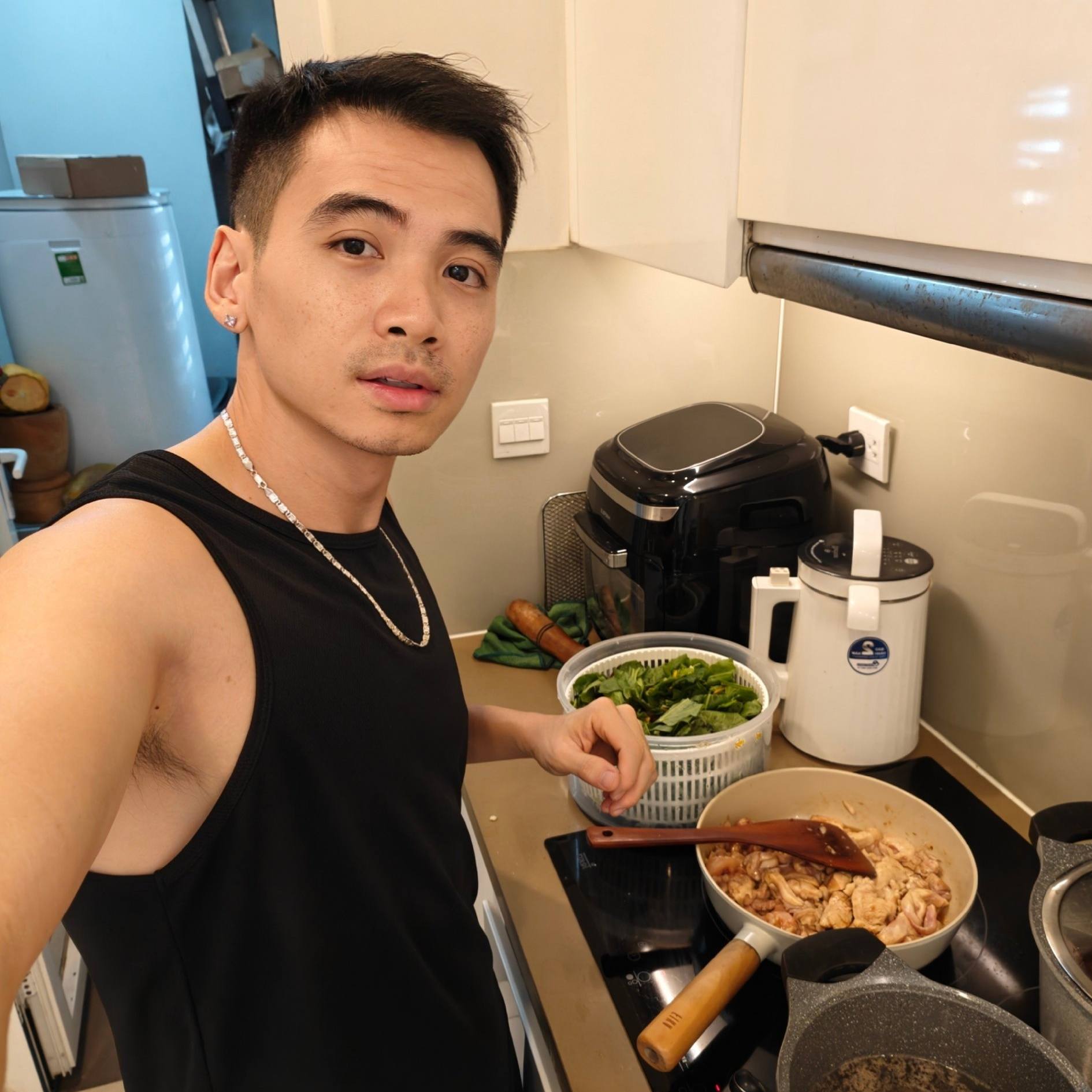 Chồng hoa hậu H'Hen Niê sau 5 tháng đi chữa bệnh này một mình dù bị vợ ngăn cản- Ảnh 2. Kết quả cấy tóc sau 5 tháng
