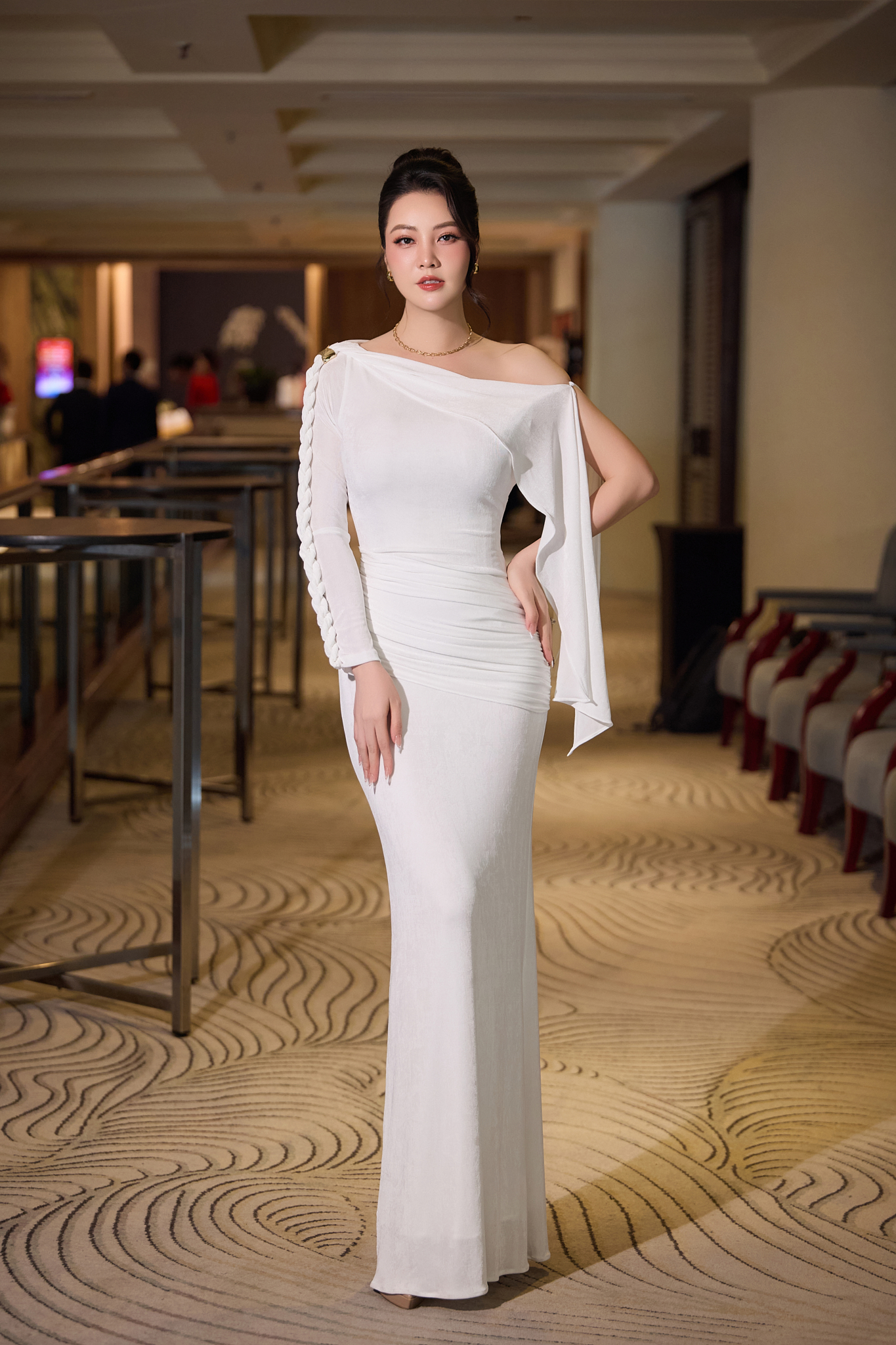 Body thon gọn của Thụy Vân sau sinh Thụy Vân khoe vóc dáng thon gọn sau hơn 2 tháng sinh nở