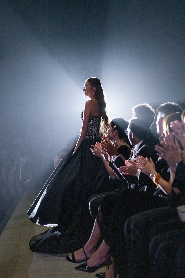 Khán giả cổ vũ Thanh Hằng tại Elise Fashion Show