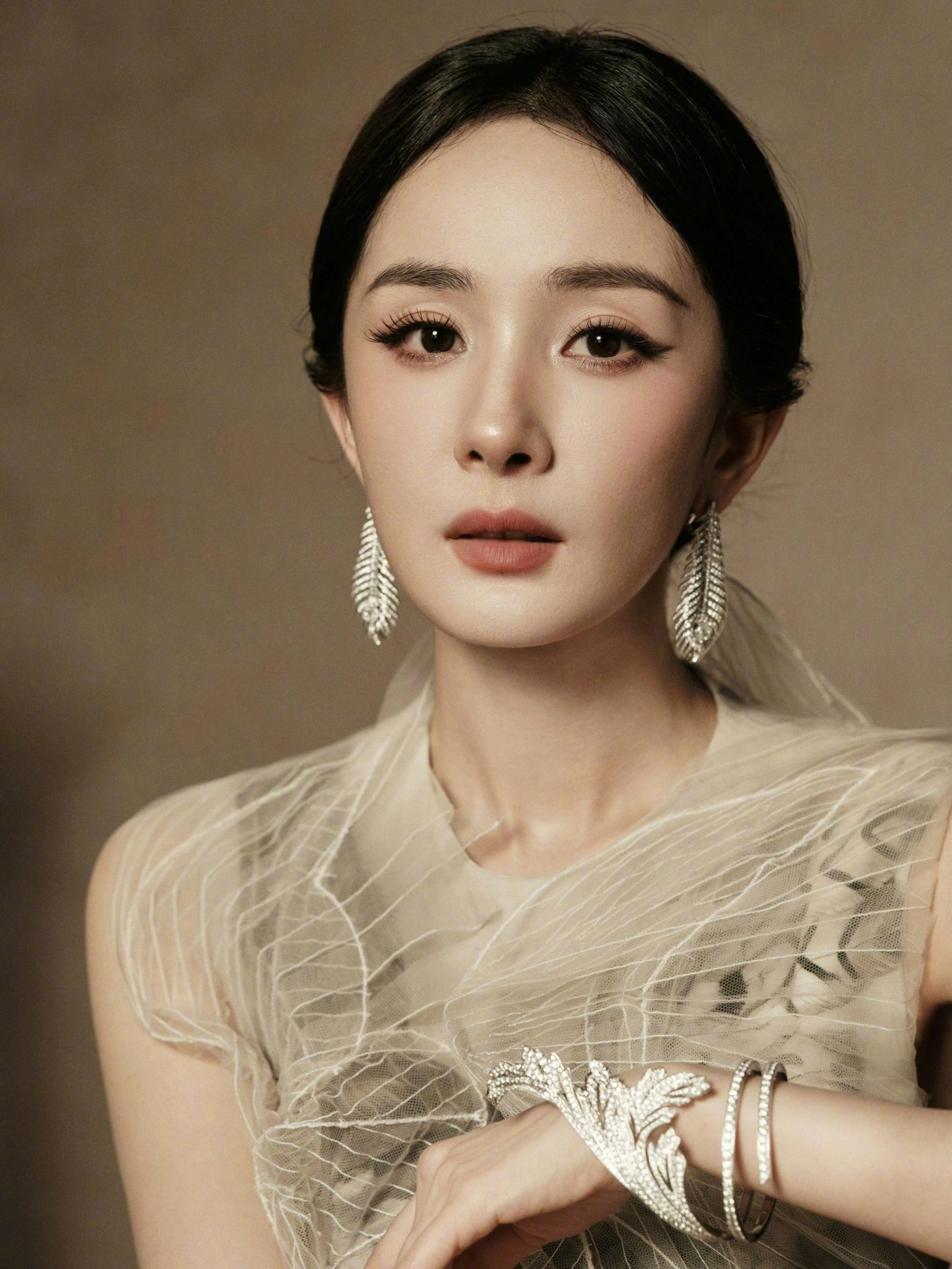 Ảnh minh họa cạnh tranh giữa Lưu Diệc Phi và Dương Mịch