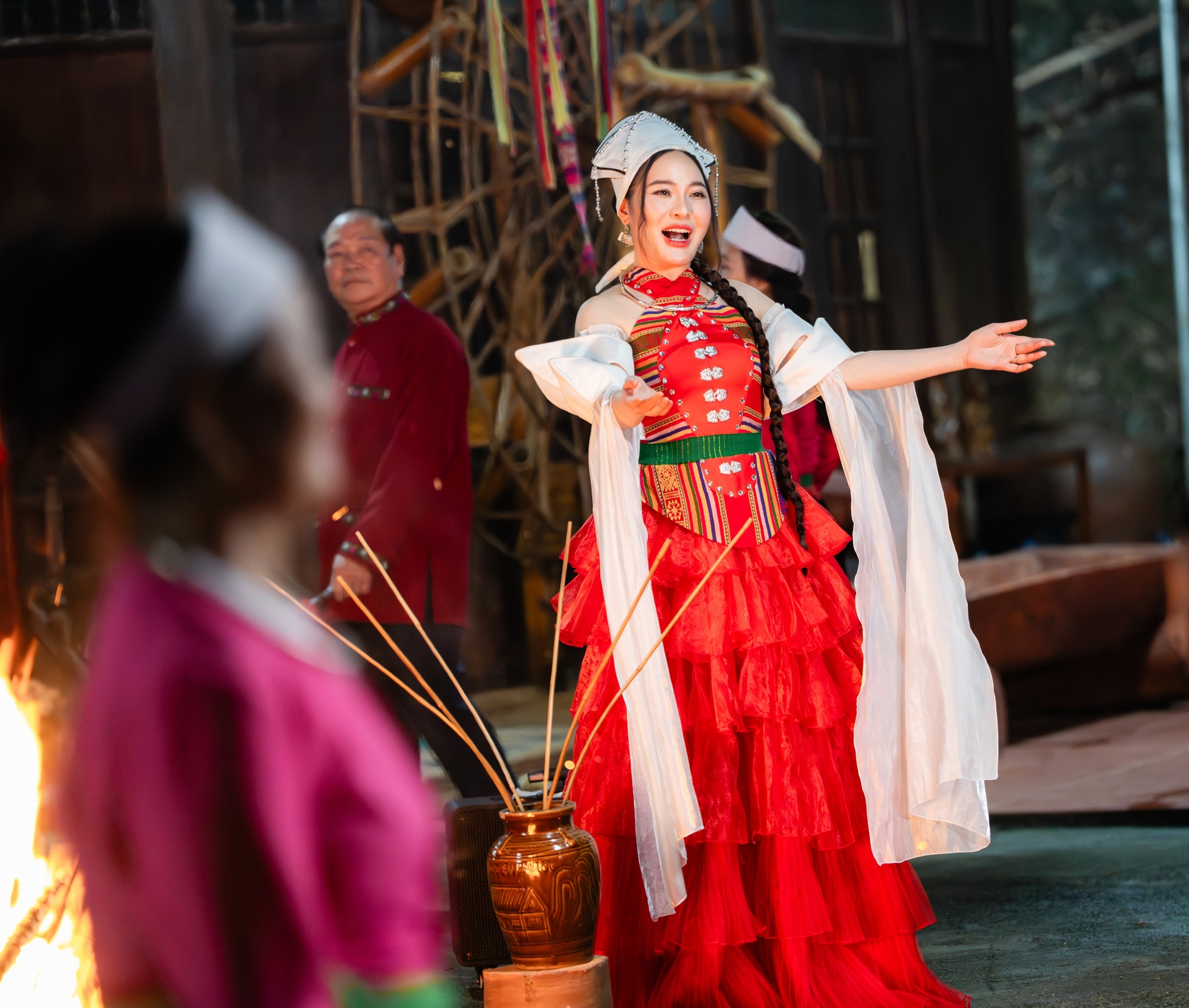 Tạ phim Mưa đỏ - Diễn viên Phương Nam trong MV