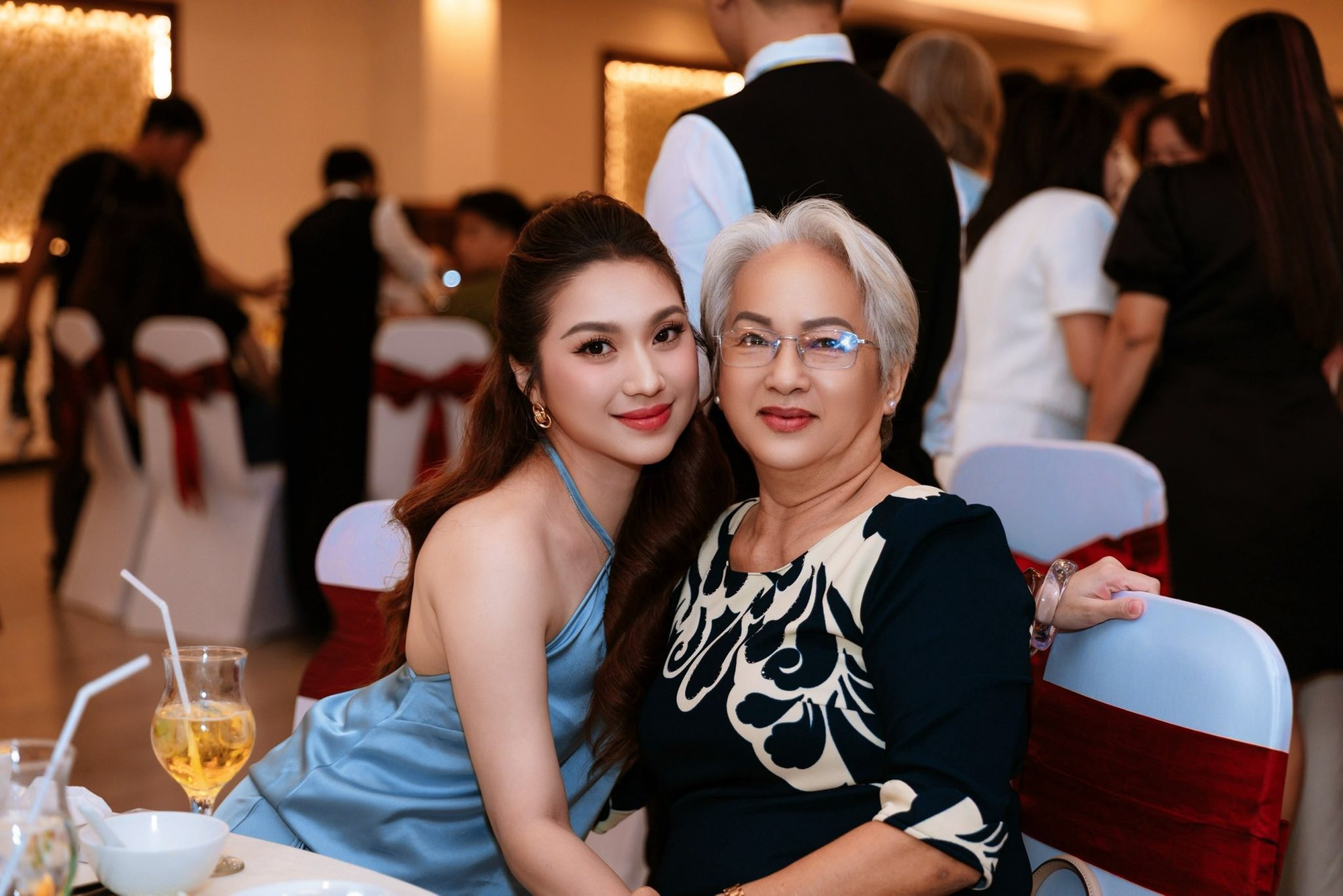 Nữ ca sĩ tham gia hoạt động thiện nguyện