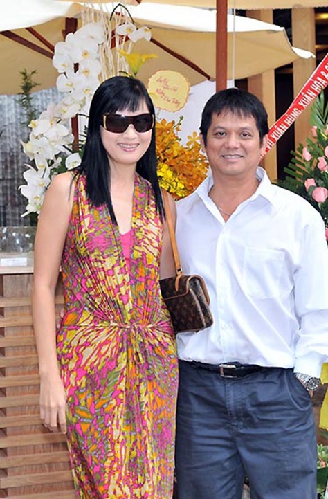 Hiền Mai cùng chồng