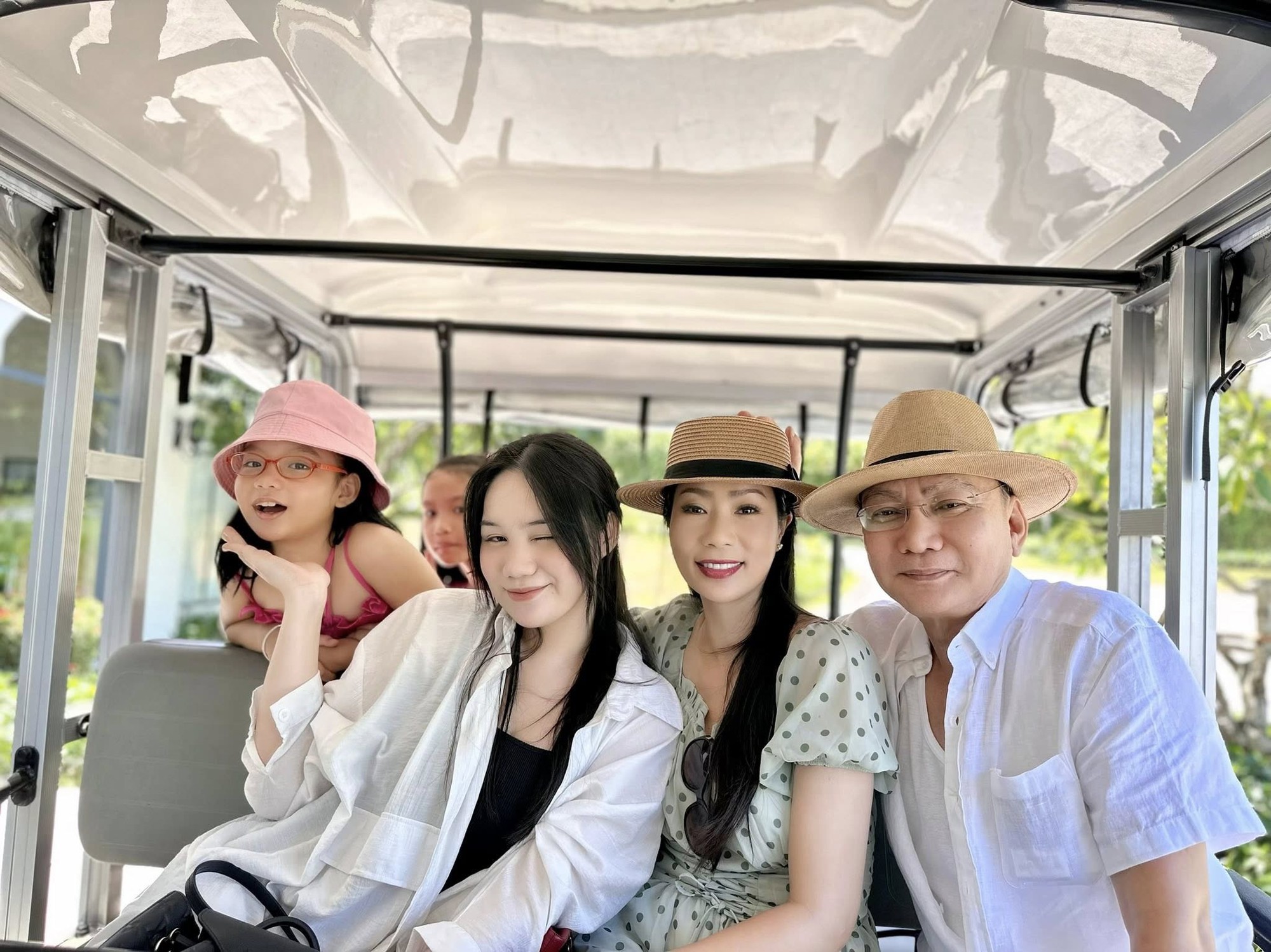Chiếc nhẫn kim cương quý giá chồng tặng