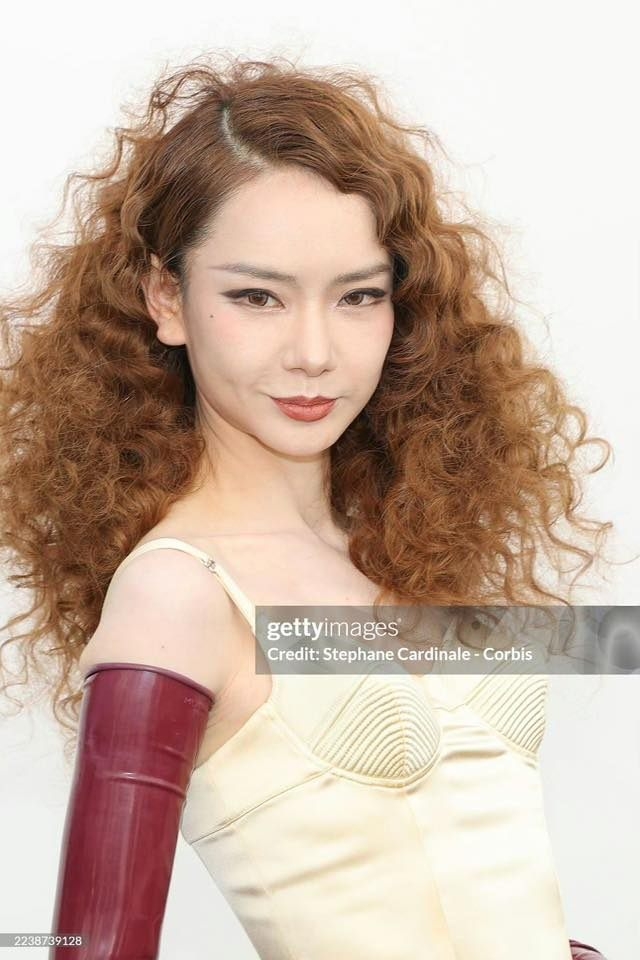 Thích Vy bị tố có gương mặt góc chết
