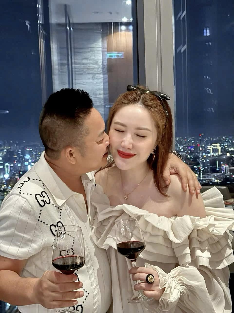 Bảo Thy và chồng doanh nhân bên nhau hạnh phúc
