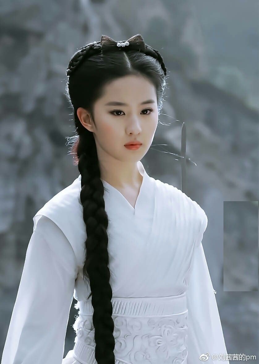 Ảnh chân dung Lưu Diệc Phi thời trẻ