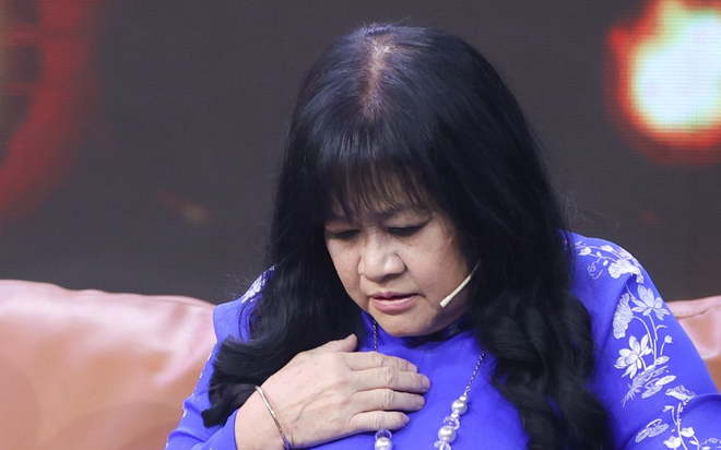 Ca sĩ Hạ Châu thời trẻ với hàm Đại úy