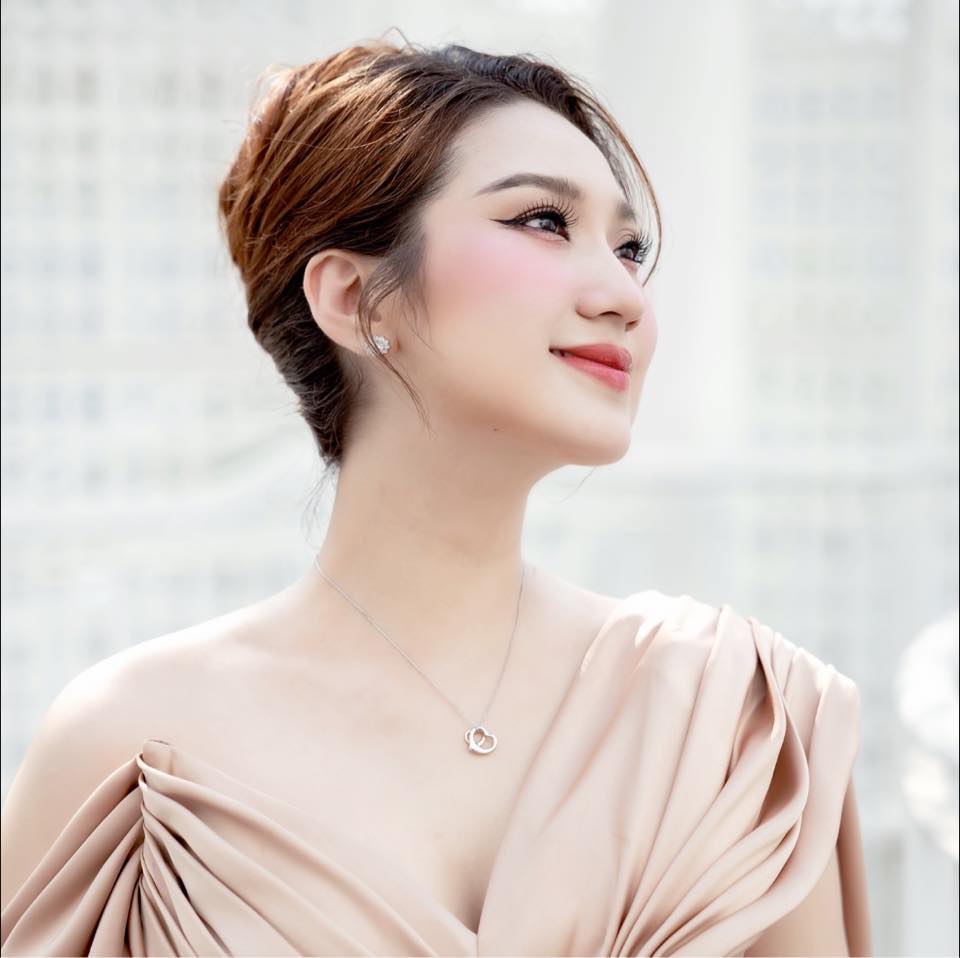 Nữ ca sĩ khẳng định không có cảm xúc với đại gia