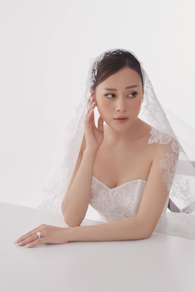 Áp lực dư luận trước đám cưới của Phương Oanh