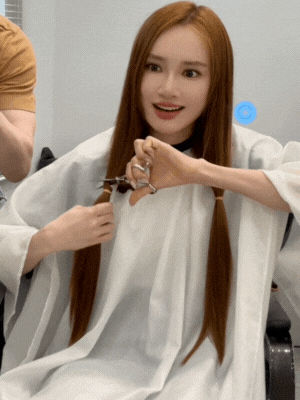 Nhã Phương cắt đi đoạn tóc gần 35cm theo quy định của đơn vị tiếp nhận Nhã Phương cắt tóc đúng quy định