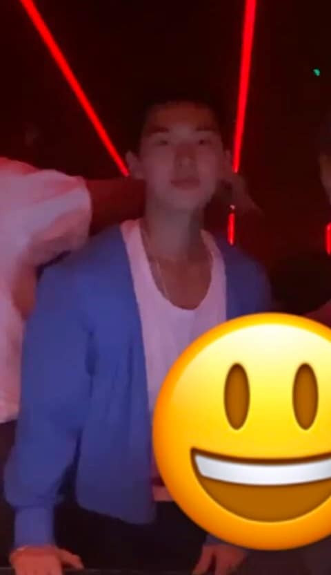 Hình ảnh đi bar của Choi Hyun Wook