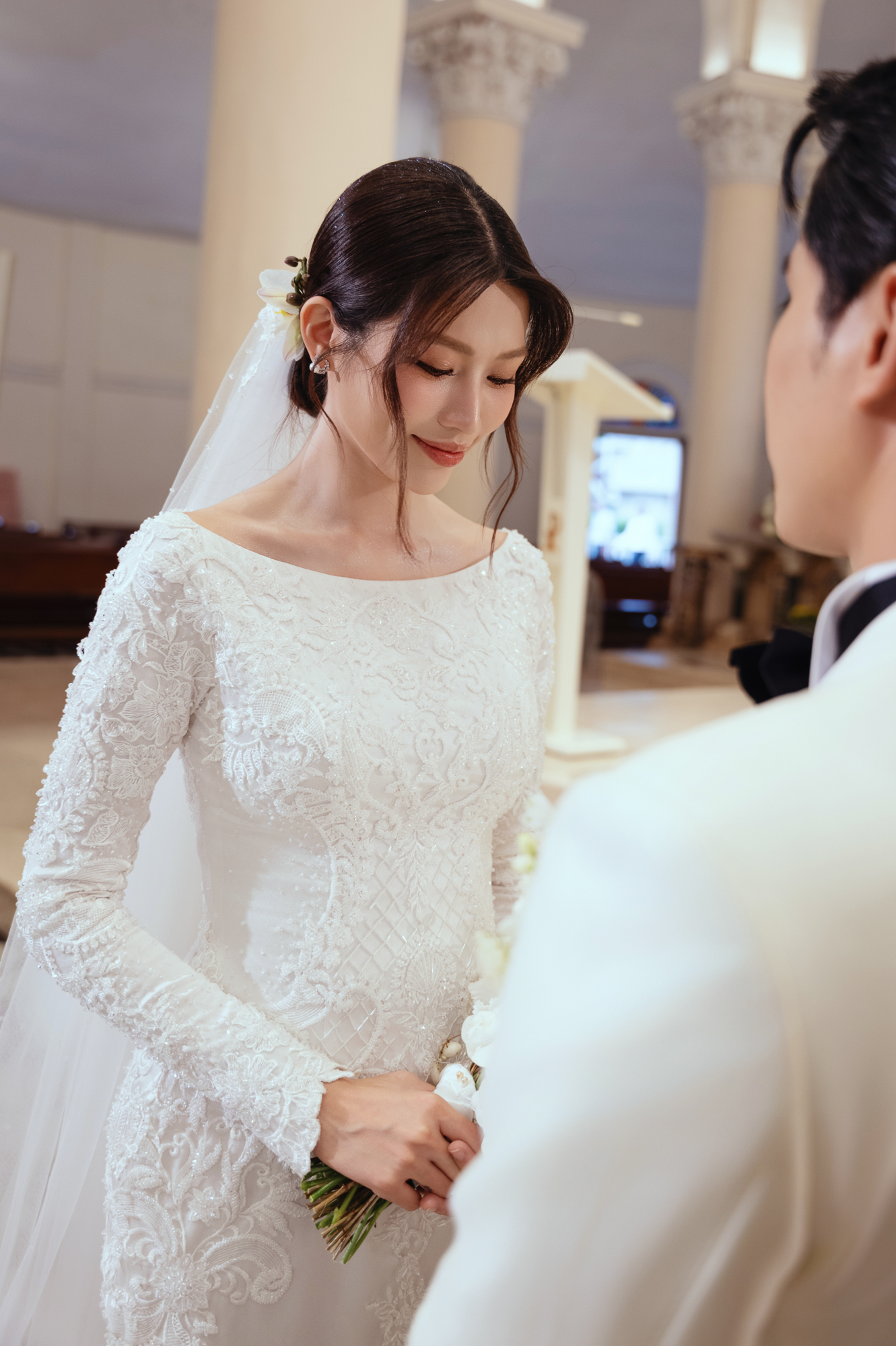 Quỳnh Châu rưng rưng xúc động trong khoảnh khắc nguyện thề Á hậu Quỳnh Châu xúc động khi tuyên thệ
