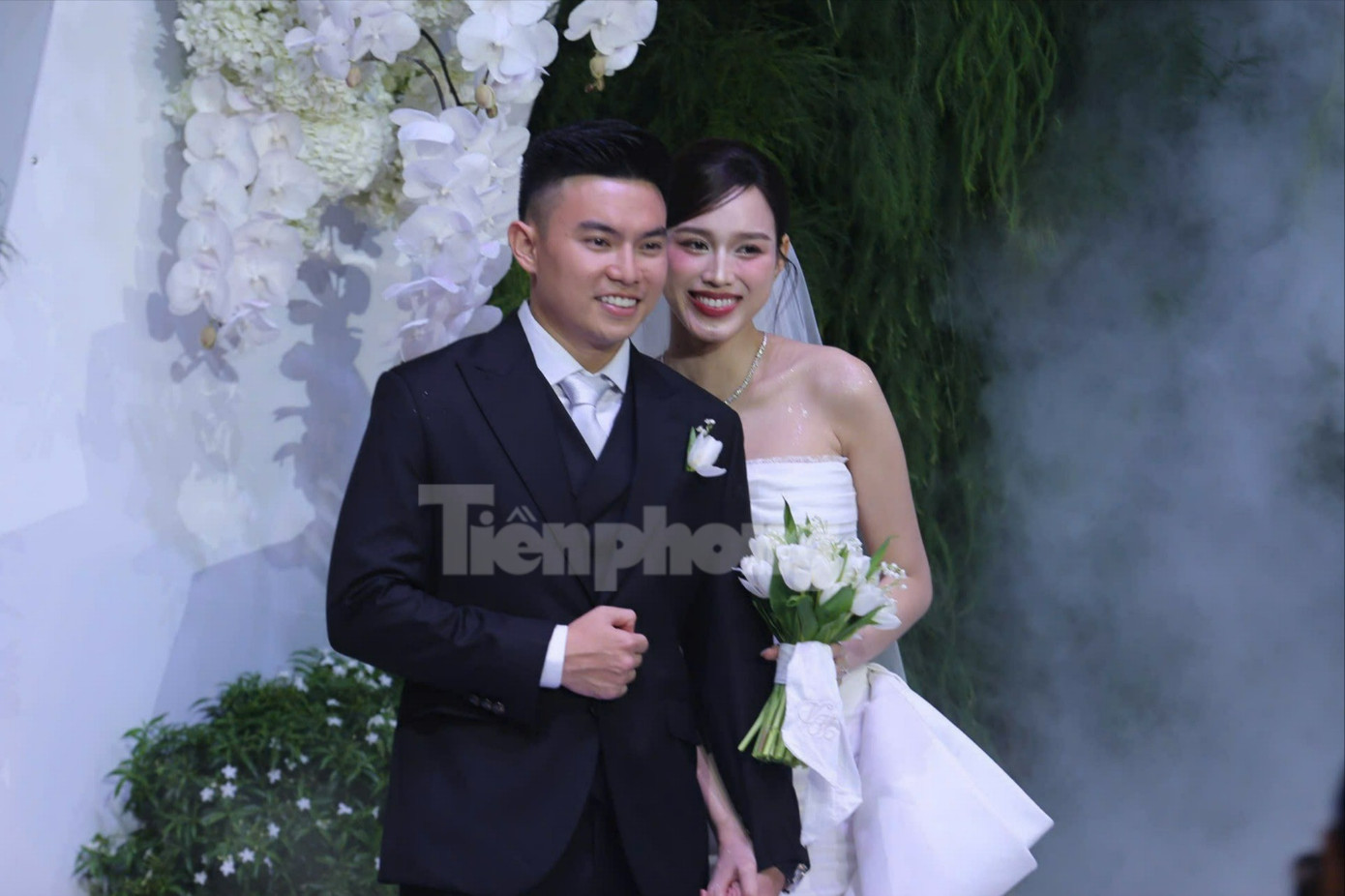 Đỗ Thị Hà và Viết Vương chuẩn bị tiệc cưới