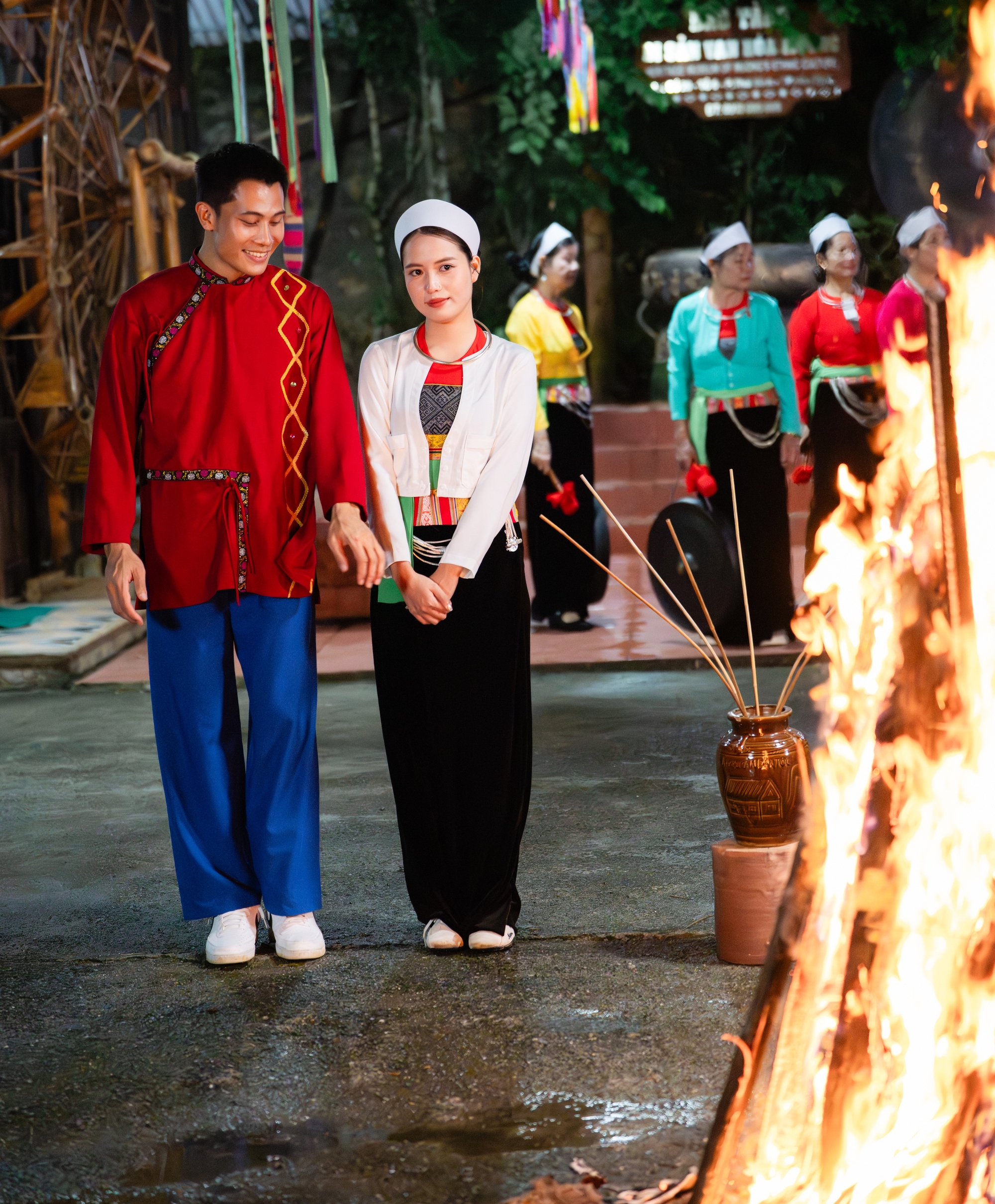 Vợ chồng diễn viên Phương Nam trong cảnh quay