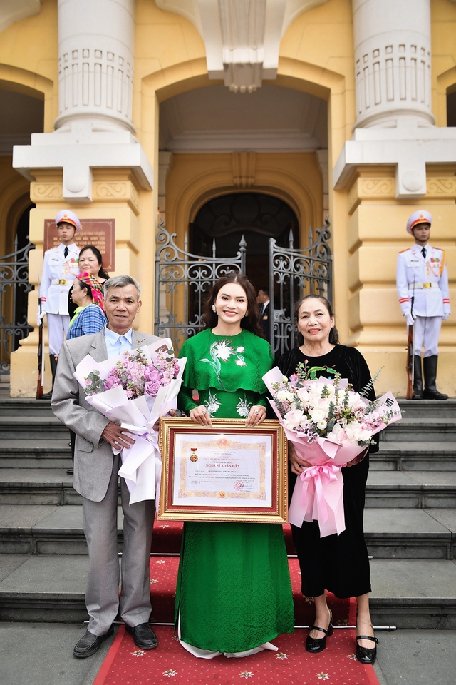 Nghệ sĩ Nhân dân trẻ tuổi nhất Việt Nam