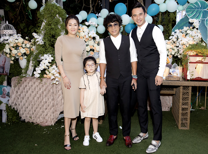 Trung Lùn và vợ con